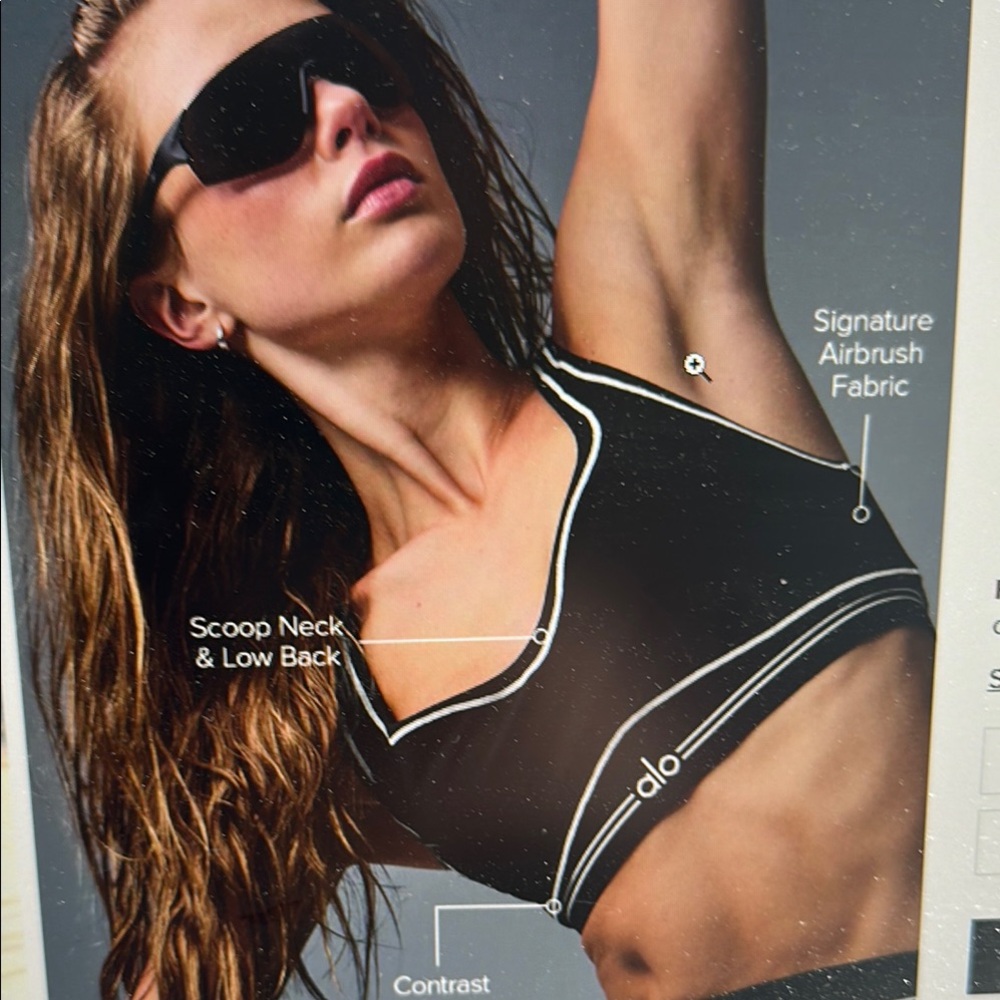 ALO Yoga Black AIRBRUSH  Sports Bra AND MATCHING Airbrush leggings!